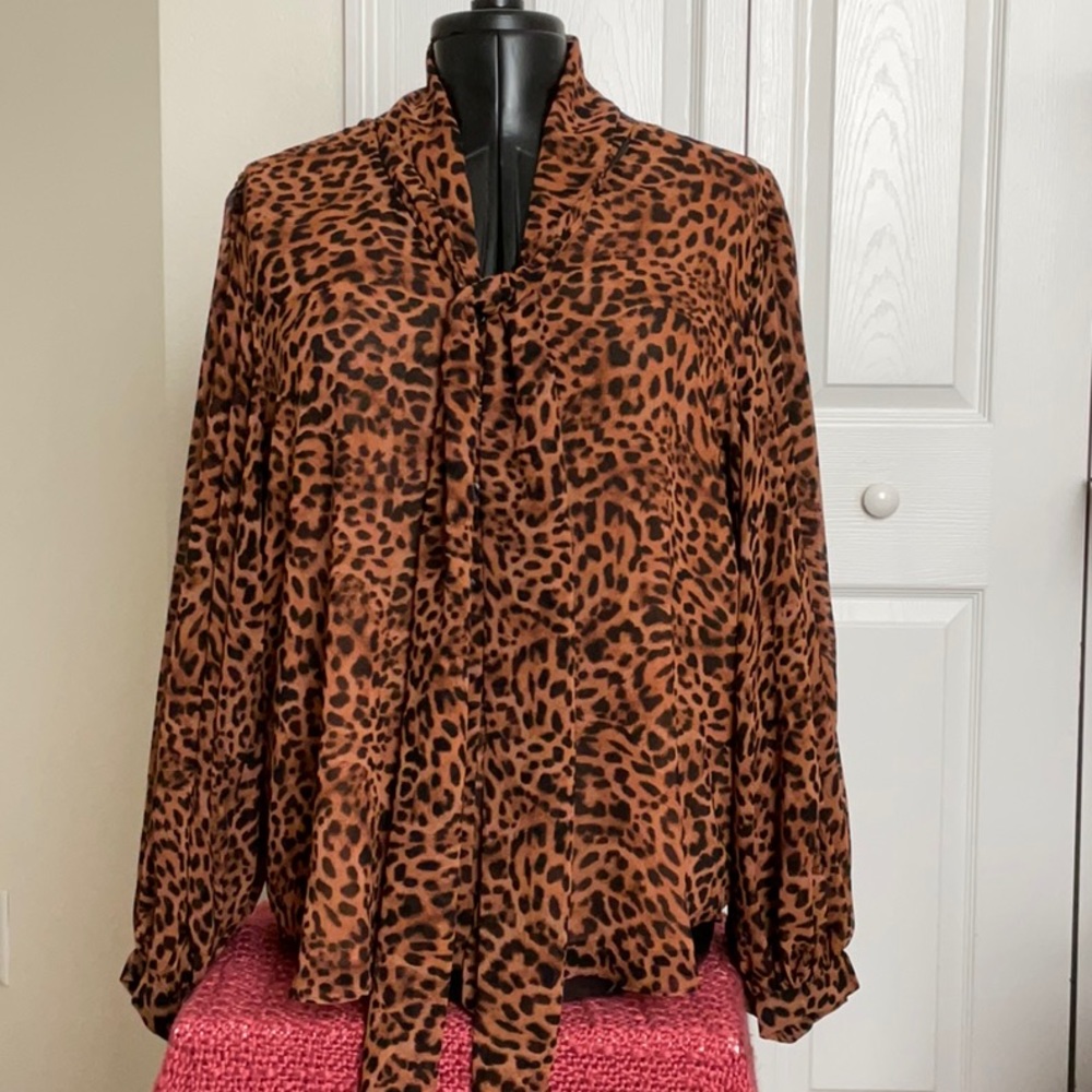NWT CHICO’S BLOUSE